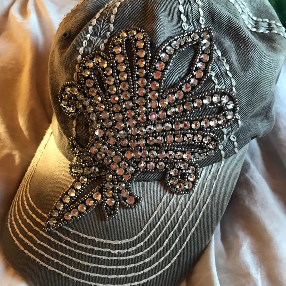 Olive & Pique Fleur de Lis hat - Picture 2 of 5